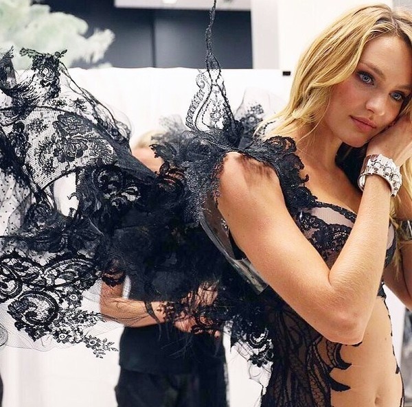 Hé lộ loạt ảnh trong show diễn Victoria's Secret tháng 12 - ảnh 6