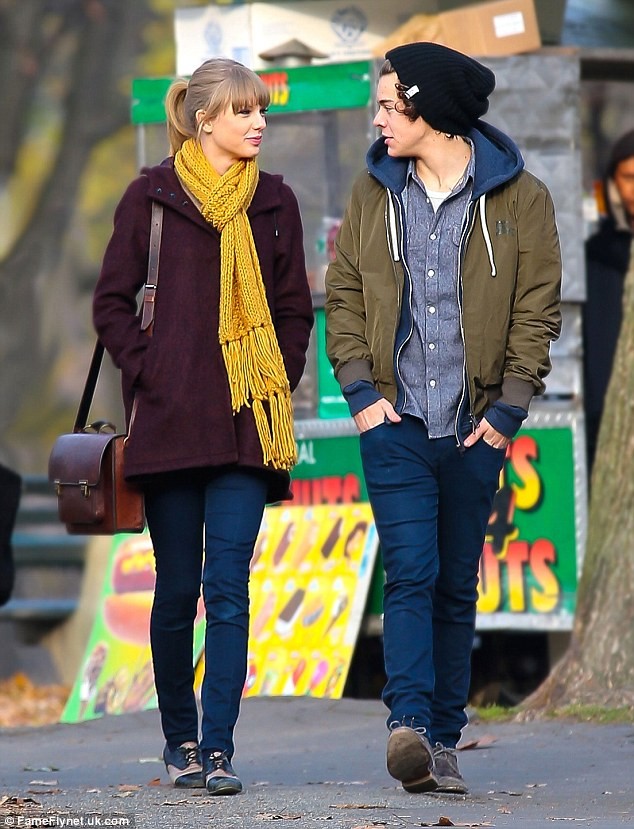 Taylor Swift bất ngờ được bạn trai cũ tặng 1989 bông hồng - ảnh 1