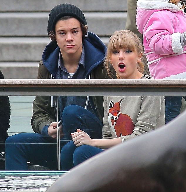 Taylor Swift bất ngờ được bạn trai cũ tặng 1989 bông hồng - ảnh 3