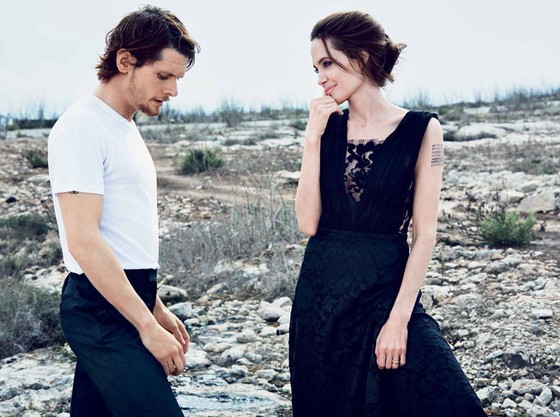 Angelina Jolie đẹp rạng rỡ trên tạp chí - ảnh 3