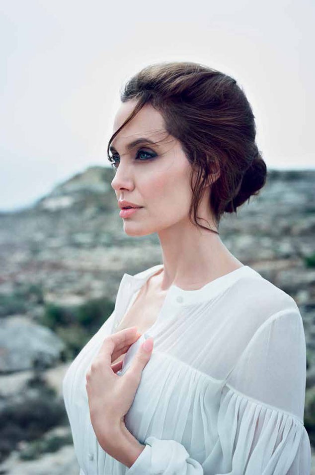 Angelina Jolie đẹp rạng rỡ trên tạp chí - ảnh 2
