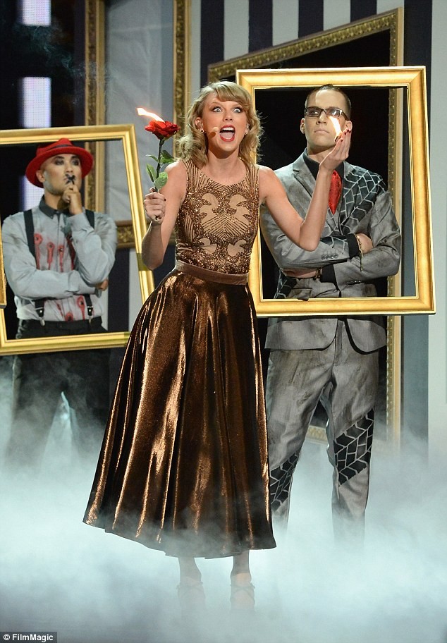 Taylor Swift mở màn AMA 2014 đầy ấn tượng với hit 'khủng' - ảnh 6