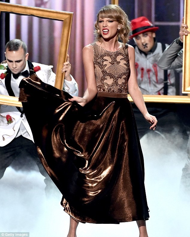 Taylor Swift mở màn AMA 2014 đầy ấn tượng với hit 'khủng' - ảnh 7