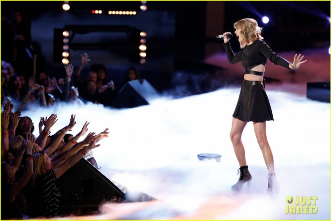 Taylor Swift 'thiêu đốt' sân khấu The Voice Mỹ - ảnh 5