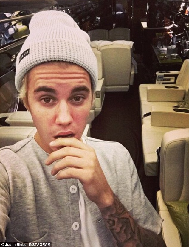 Justin Bieber khoe phi cơ siêu sang mới 'tậu' dịp Giáng sinh - ảnh 1