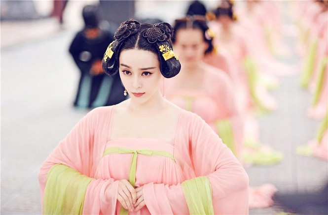 17 bộ trang phục ấn tượng của 'Võ Tắc Thiên' - ảnh 1