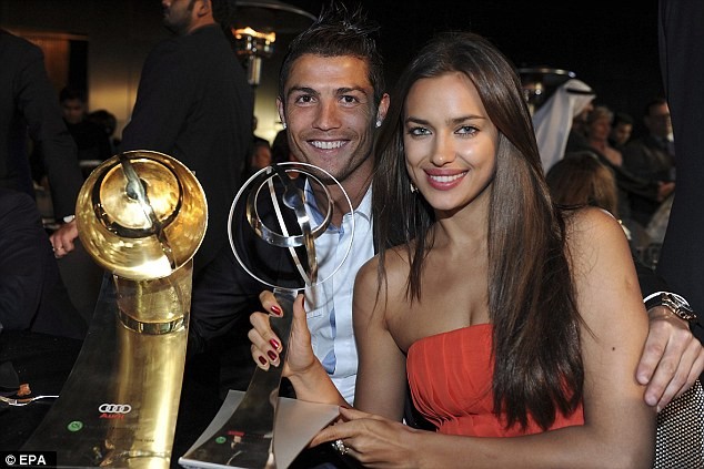 Siêu mẫu Irina Shayk tung ảnh gợi cảm sau khi chia tay Ronaldo - ảnh 10