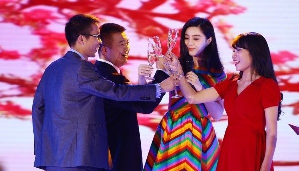 Phạm Băng Băng xinh đẹp rạng rỡ đi sự kiện - ảnh 6
