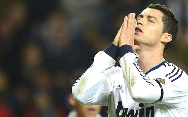 Ronaldo xác lập vô số kỷ lục trong ngày... buồn của Real - ảnh 1