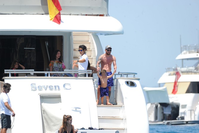 Messi giải sầu trên siêu du thuyền sau khi bị kết án tù - ảnh 5