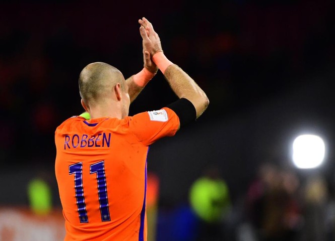 Hà Lan mất vé World Cup, Robben giã từ tuyển quốc gia - ảnh 1