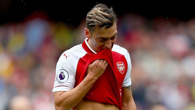 Cạn kiên nhẫn, Arsenal rao giá bán Mesut Ozil - ảnh 1