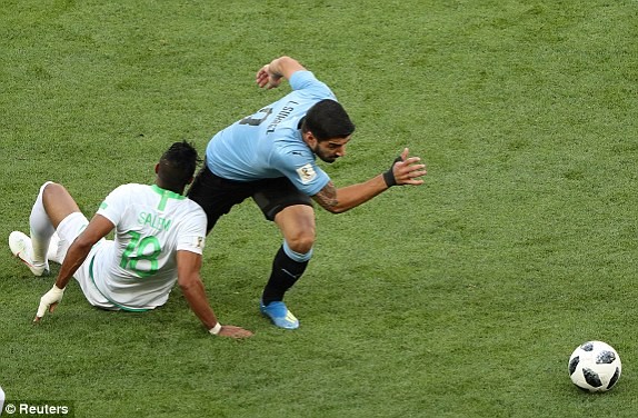 Suarez lập công, Uruguay sớm lấy vé vòng 1/8 World Cup - ảnh 9