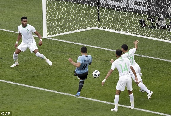 Suarez lập công, Uruguay sớm lấy vé vòng 1/8 World Cup - ảnh 10