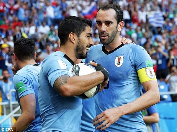Suarez lập công, Uruguay sớm lấy vé vòng 1/8 World Cup - ảnh 14