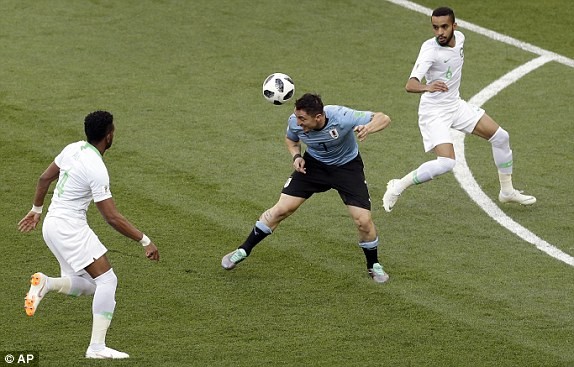 Suarez lập công, Uruguay sớm lấy vé vòng 1/8 World Cup - ảnh 8