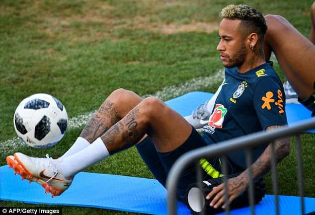Con trai Neymar ôm bóng say mê ngắm cha 'luyện công' - ảnh 5