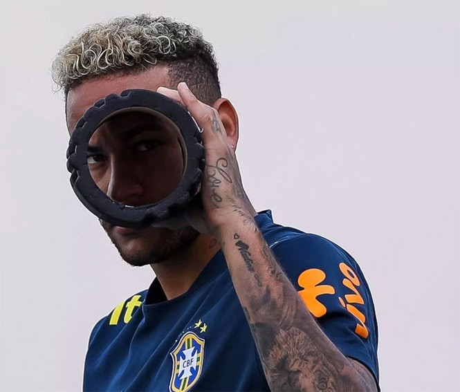 Con trai Neymar ôm bóng say mê ngắm cha 'luyện công' - ảnh 9