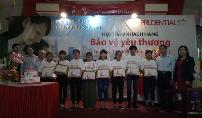 Sinh viên nghèo Tiền Giang được tiếp sức đến trường - ảnh 1