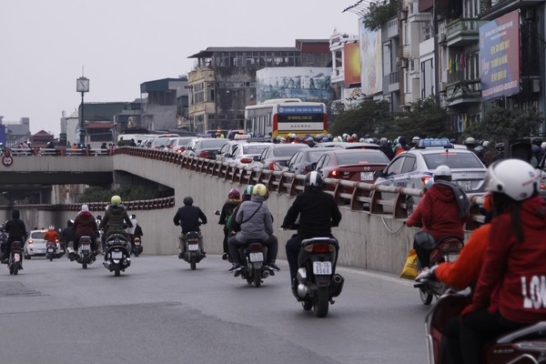 Những cửa ngõ Thủ đô dễ ùn tắc trong những ngày đầu nghỉ Tết - ảnh 9
