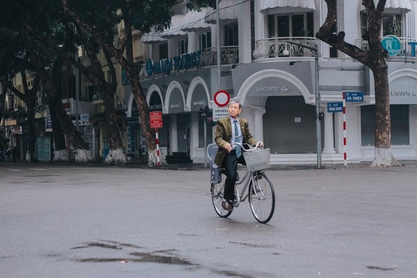 Khoảnh khắc bình yên sáng mùng 1 ở Hà Nội - ảnh 14