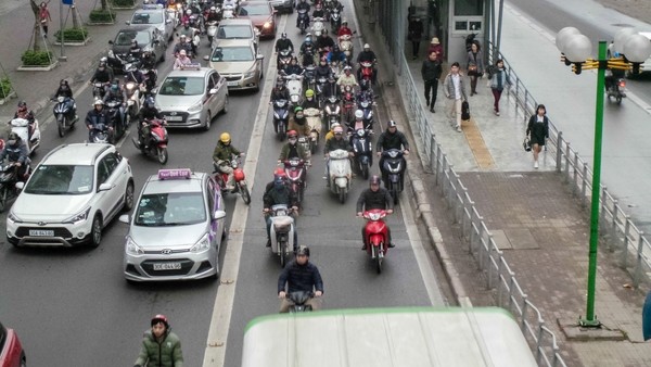 Không cần cho phép, các phương tiện ngang nhiên đi vào làn buýt nhanh - ảnh 5