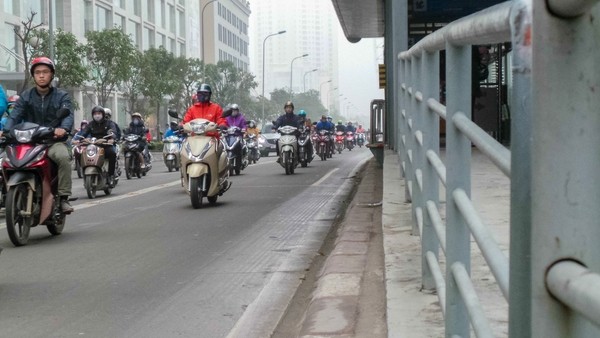 Không cần cho phép, các phương tiện ngang nhiên đi vào làn buýt nhanh - ảnh 7