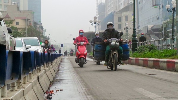 Không cần cho phép, các phương tiện ngang nhiên đi vào làn buýt nhanh - ảnh 9