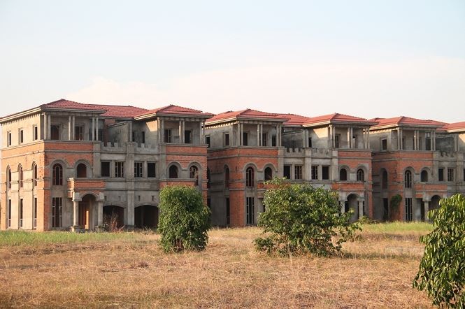 siêu thành phố hoang tàn - ảnh 1