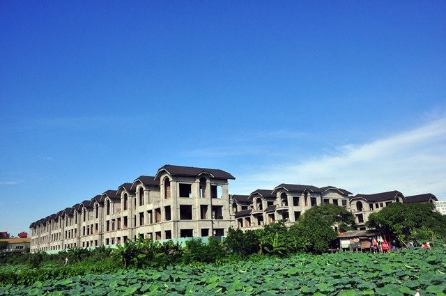 Làng biệt thự triệu USD bỏ hoang trên đất vàng Hồ Tây - ảnh 2
