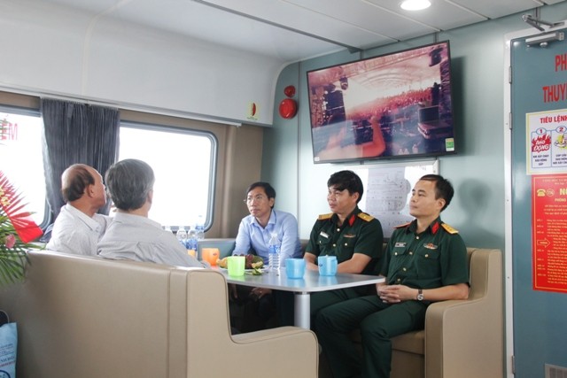 Hạ thủy đưa vào hoạt động tàu du lịch Cồn Cỏ - ảnh 3