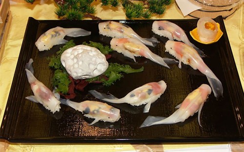 Những miếng sushi biết bơi trên đĩa ở Nhật Bản - ảnh 1