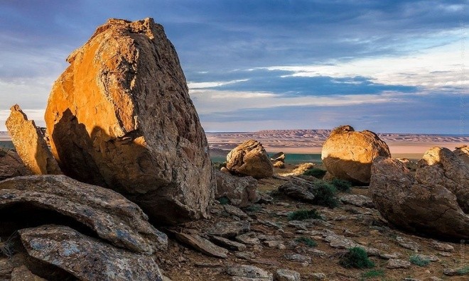 Những khối đá tròn như hòn bi khổng lồ ở Kazakhstan - ảnh 3