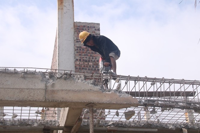 Tháo dỡ hạng mục vi phạm ở 33 biệt thư 'làm chui' ven biển Đà Nẵng - ảnh 4