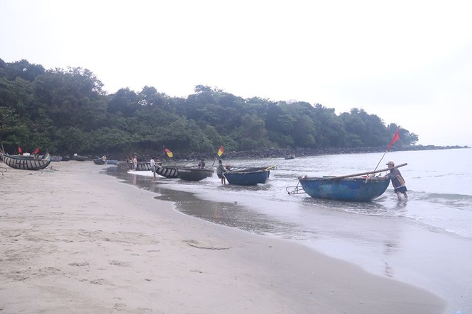Nước thải đen ngòm chảy xuống bãi biển Nam Ô - ảnh 5