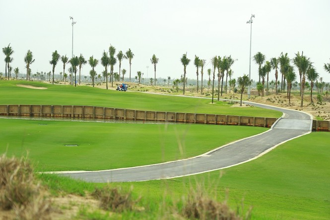 Khai trương sân golf mang phong cách bờ kè đầu tiên tại Châu Á - ảnh 1