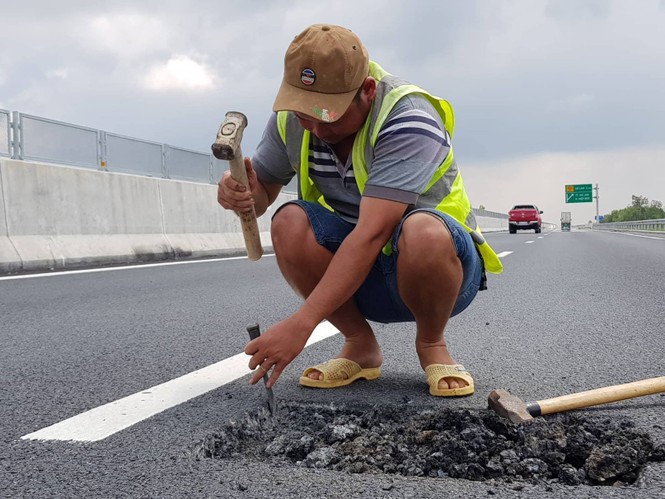Cao tốc 34.000 tỷ đồng sau 'vá', tay không có thể bóc được - ảnh 3