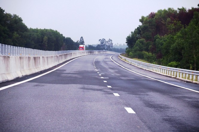 Cao tốc 34.000 tỷ đồng sau 'vá', tay không có thể bóc được - ảnh 7