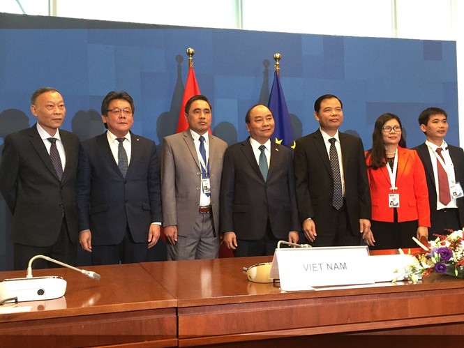 Việt Nam và EU ký thỏa thuận chống khai thác gỗ bất hợp pháp - ảnh 1