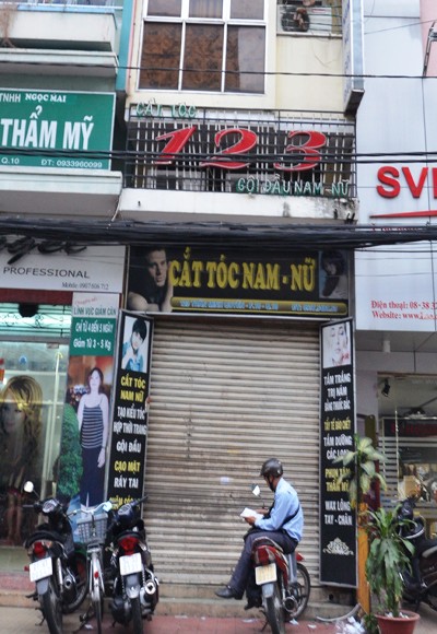 Động mại dâm 'ẩn mình' trong tiệm hớt tóc - ảnh 1