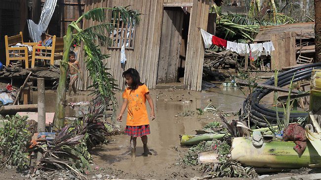 Đau lòng nhiều bé gái phải bán dâm sau bão Haiyan - ảnh 1