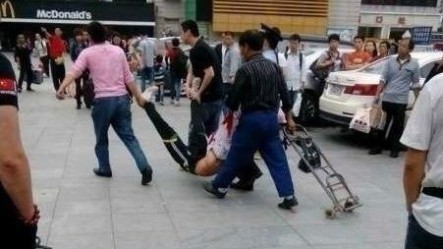 Trung Quốc lại xảy ra thảm sát bằng dao, 6 người bị thương - ảnh 1