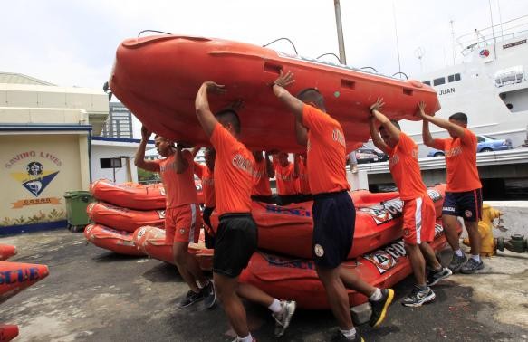 Bão ập đến thủ đô, Philippines sơ tán 150.000 dân - ảnh 1