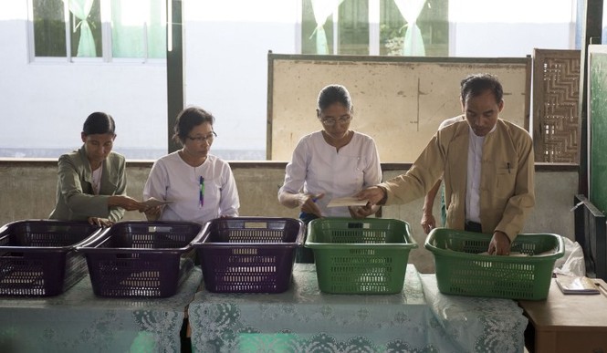 Đảng đối lập Myanmar ăn mừng chiến thắng bầu cử - ảnh 5