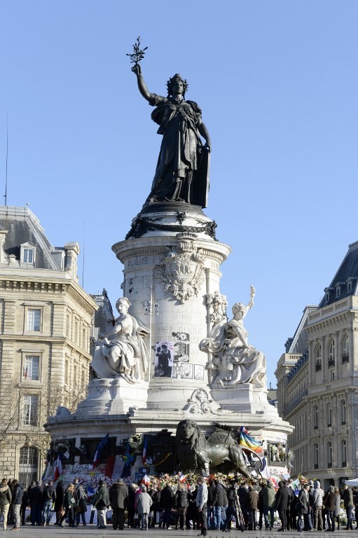 Tổng thống Mỹ tới hiện trường khủng bố Paris - ảnh 9