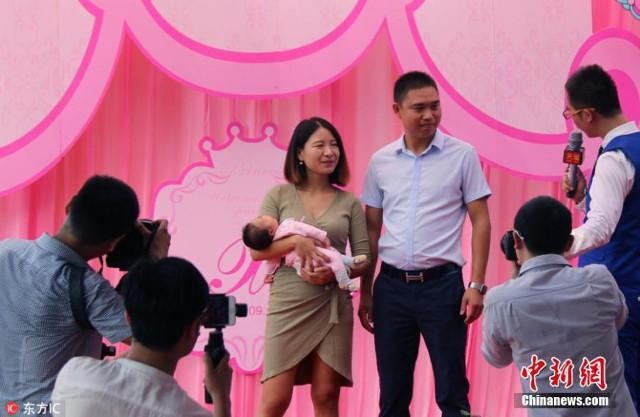 Thuê dàn máy bay không người lái mừng đầy tháng con - ảnh 2