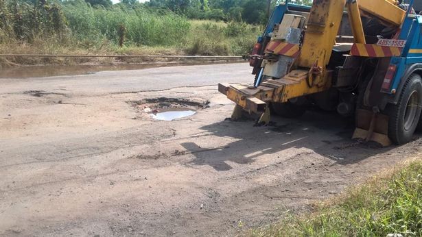 Xe tải lao vào đoàn tang lễ, 16 người chết thảm - ảnh 3