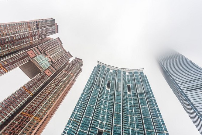 Lạ kỳ “long môn” trên những tòa nhà chọc trời ở Hong Kong - ảnh 2