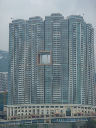 Lạ kỳ “long môn” trên những tòa nhà chọc trời ở Hong Kong - ảnh 5