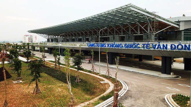 Vé bay thương mại ngày đầu tuyến TPHCM - Quảng Ninh đã bán hết - ảnh 2